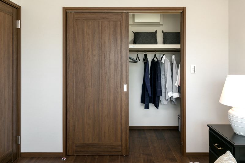 quarto com divisória para closet​