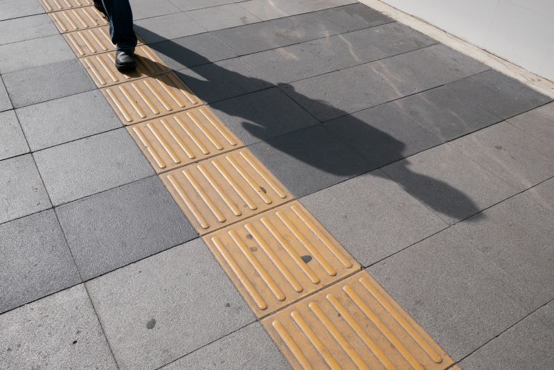 piso tátil​